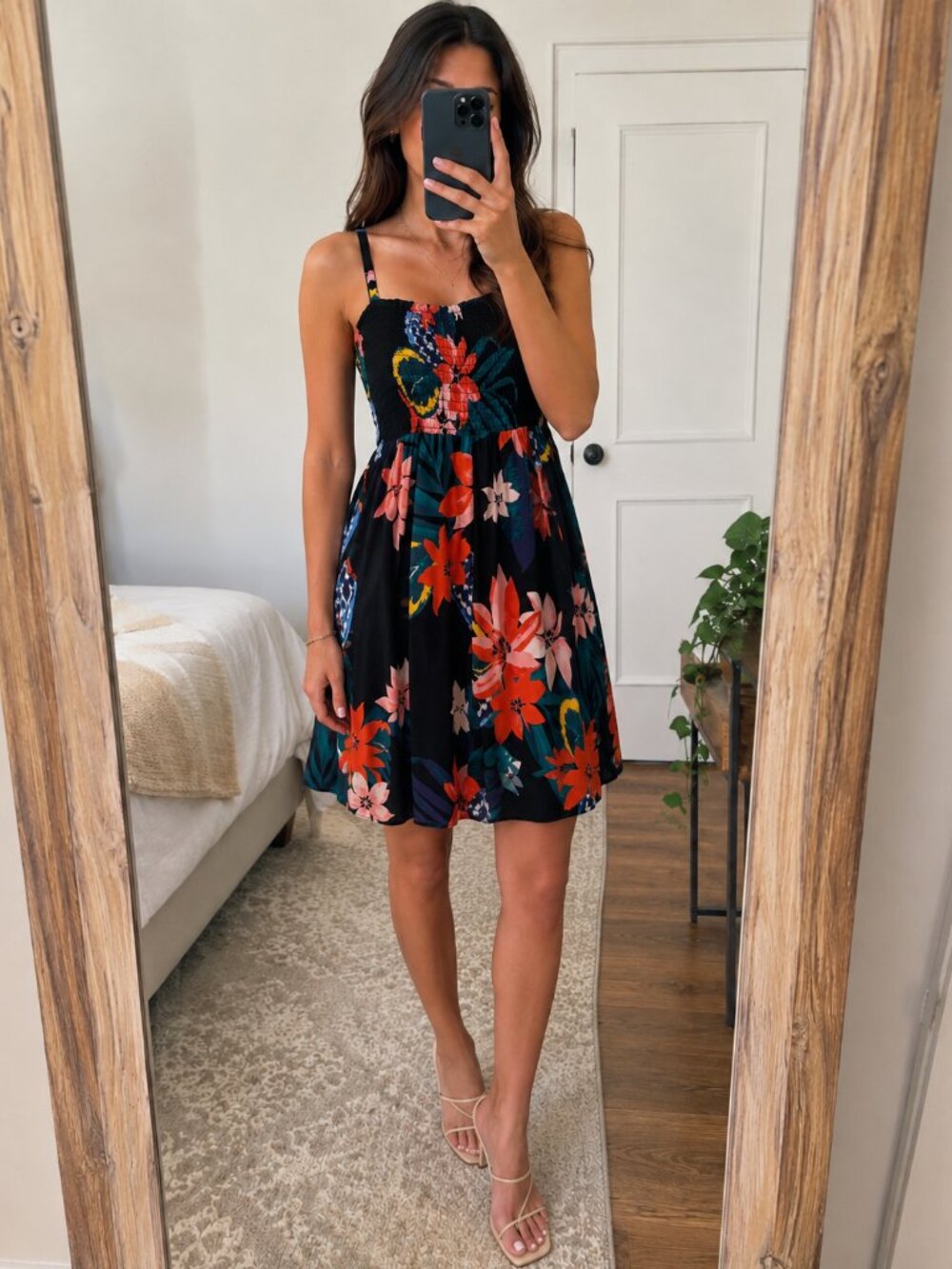 👀👀Tropical midi dress perfect for summer parties!